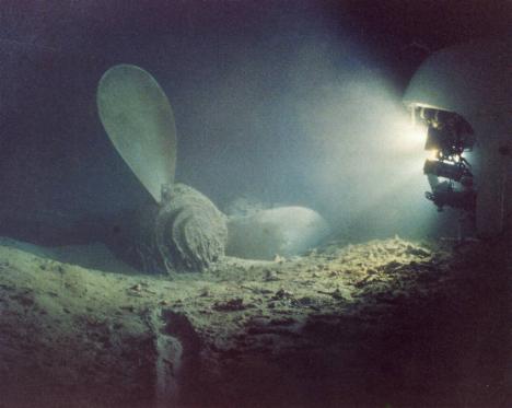 A glowing alvin aproaches the half buried stern